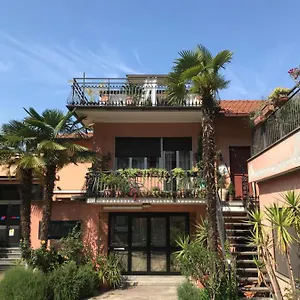 Holiday home Con Terrazza E Posto Auto Libri E Giardini