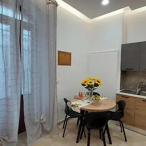 https://appartamento-il-girasole.taorminaitalyhotels.com