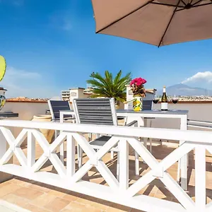 https://apt-la-terrazza-sul-cielo.taorminaitalyhotels.com