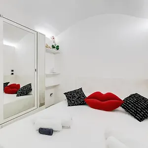 https://cheri-navona.it-romehotels.com